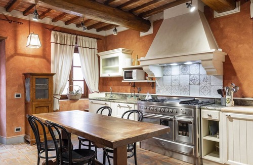 Reggello Casa | Stunning villa,Saltwaterpool,Sauna,Wi-Fi,fenced garden,table tennis,BBQ,sleep 16
