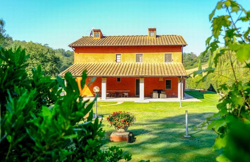 Reggello Casa | Stunning villa,Saltwaterpool,Sauna,Wi-Fi,fenced garden,table tennis,BBQ,sleep 16