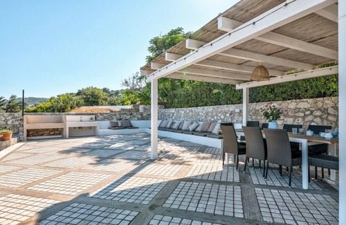 Castro Marina Villa | Impresionante villa con piscina y acceso directo al mar