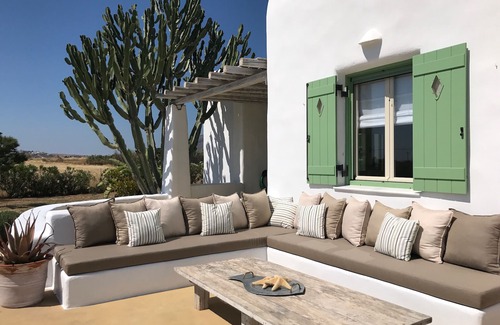 Paros Villa | Impresionante villa con piscina .. Duerme cómodamente 10. Perfecto para 2 familias