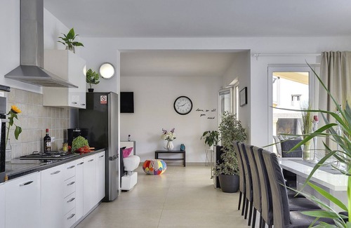 Muzini Casa | Impresionante villa con sauna, piscina y tenis de mesa