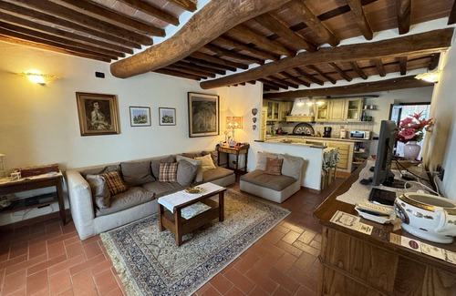 Castelvecchio Villa | Casa de vacaciones con WIFI, piscina privada, A/C, TV, terraza, vista panorámica, cerca de Lucca