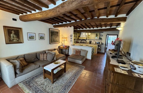 Castelvecchio Villa | Casa de vacaciones con WIFI, piscina privada, A/C, TV, terraza, vista panorámica, cerca de Lucca