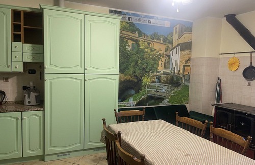 Castelnuovo Villa | Casa de vacaciones con jacuzzi, A/C, sauna, WIFI, TV, patio, mascotas permitida, vista panorámica