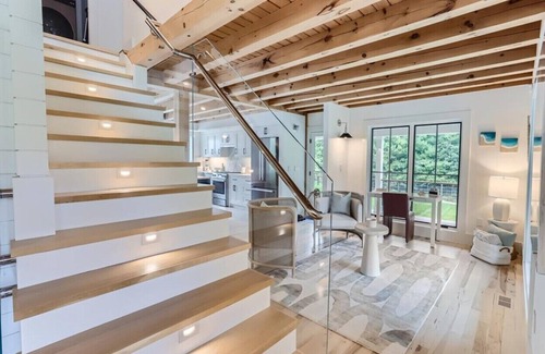 Tisbury Cabaña | Stunning Vineyard Haven Retreat with Pool, Guest House & Prime Location