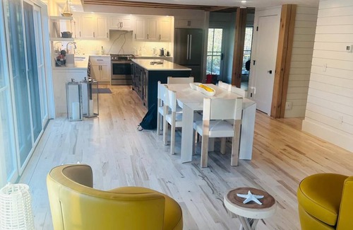 Tisbury Cabaña | Stunning Vineyard Haven Retreat with Pool, Guest House & Prime Location