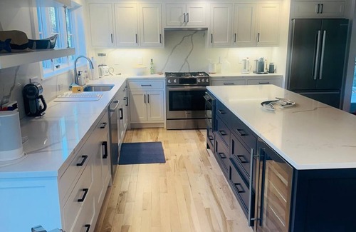 Tisbury Cabaña | Stunning Vineyard Haven Retreat with Pool, Guest House & Prime Location