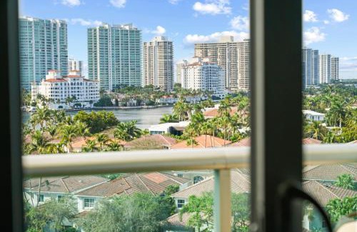 Sunny Isles Beach Apartamento | Stunning Water Views 1BR Condo with Pool and Tennis Court