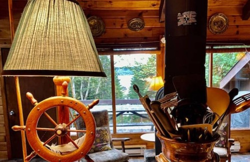 Tors Cove Cabina | Stunning Water View ✨ Alcove Chalet On A Pond