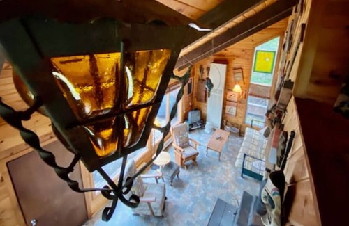 Tors Cove Cabina | Stunning Water View ✨ Alcove Chalet On A Pond