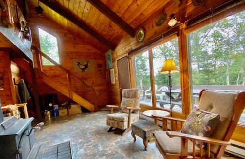 Tors Cove Cabina | Stunning Water View ✨ Alcove Chalet On A Pond