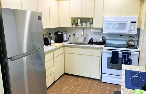 Coral Ridge Apartamento | STUNNING WATERFRONT 2 BEDROOM BEAUTY. CLOSE TO EVERYTHING.