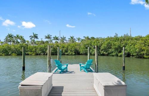 Indian Rocks Beach Casa | Stunning Waterfront Pool Home Walk to Beach & Restaurants Large Private Pool