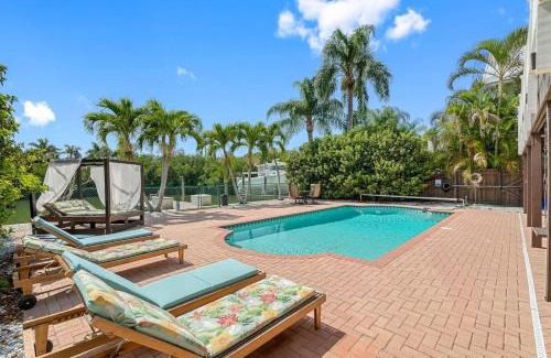 Indian Rocks Beach Casa | Stunning Waterfront Pool Home Walk to Beach & Restaurants Large Private Pool