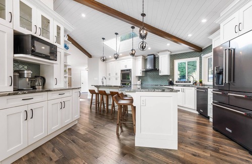 Hope Casa | Stunning waterfront getaway! Luxury home on acreage, natures paradise