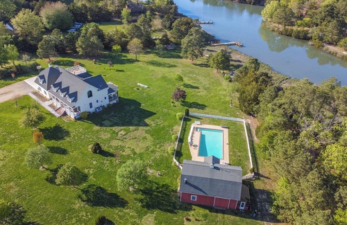 Cambridge Casa | Stunning Waterfront Eastern Shore Home,Pool & Hot Tub,15 Acres,15%off 7day stay