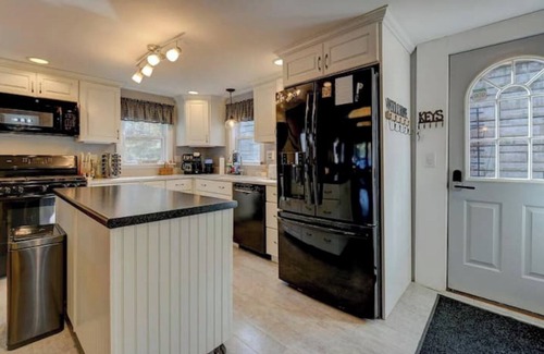 East Wakefield Casa | Stunning Waterfront Lake House!