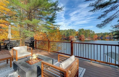 East Wakefield Casa | Stunning Waterfront Lake House!