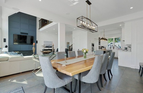Innisfil Casa | Stunning Waterfront Luxurious Lakehouse .Great For Family Stays!