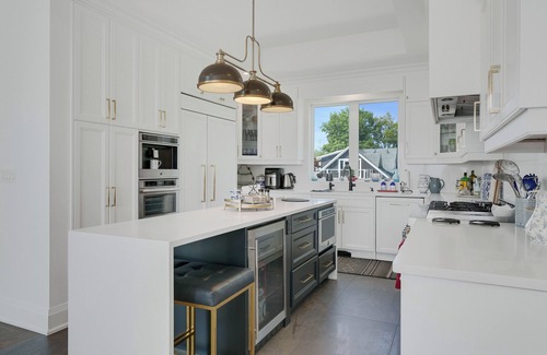 Innisfil Casa | Stunning Waterfront Luxurious Lakehouse .Great For Family Stays!