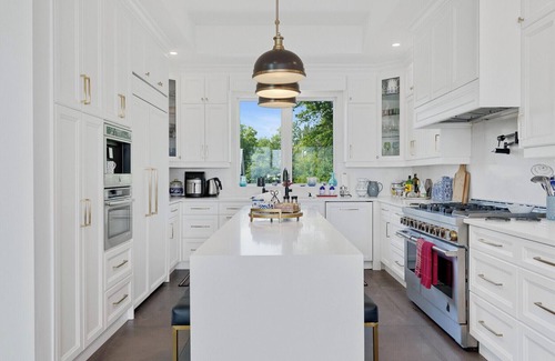 Innisfil Casa | Stunning Waterfront Luxurious Lakehouse .Great For Family Stays!