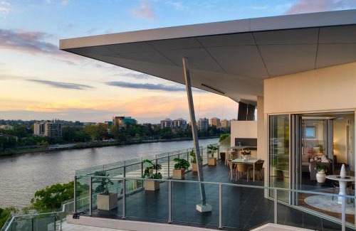 West End Apartamento | Stunning Waterfront Penthouse 3 or 4 Bedrooms