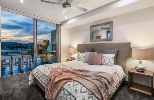 West End Apartamento | Stunning Waterfront Penthouse 3 or 4 Bedrooms