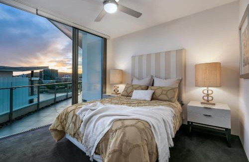 West End Apartamento | Stunning Waterfront Penthouse 3 or 4 Bedrooms