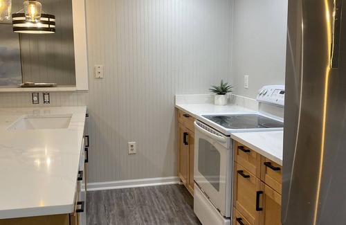 Amesbury Apartamento | Stunning waterfront retreat on lake Attitash- Dog friendly