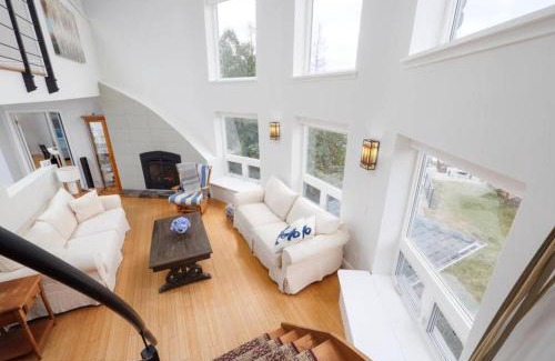 Stokes Bay Casa | Stunning Waterfront W Spa Dog Run