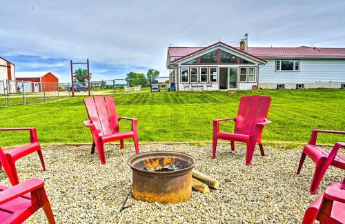 Arena Casa | Stunning Wisconsin Retreat on Active Farm!