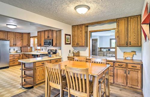 Arena Casa | Stunning Wisconsin Retreat on Active Farm!