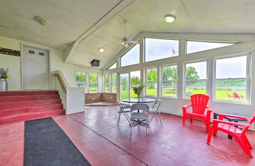 Arena Casa | Stunning Wisconsin Retreat on Active Farm!