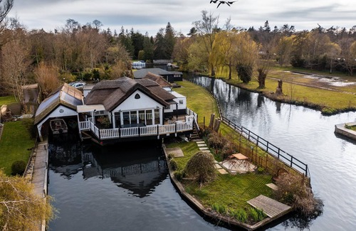 Wroxham Cabaña | Impresionante casa de vacaciones Wroxham en el río Bure con barco privado para 10 personas