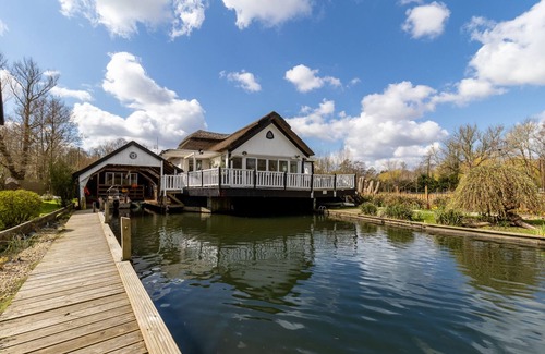 Wroxham Cabaña | Impresionante casa de vacaciones Wroxham en el río Bure con barco privado para 10 personas