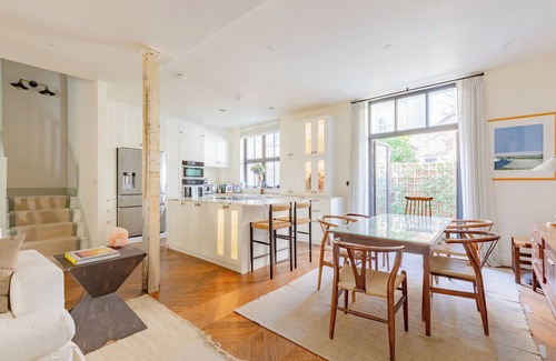 Vassall Casa | Stunningly Curated 2BD House in Gated Mews