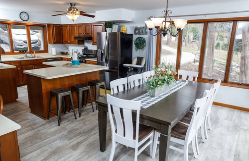 Sturgeon Bay Cabina | Sturgeon Bay Waterfront home- Second Story deck for sunsets!
