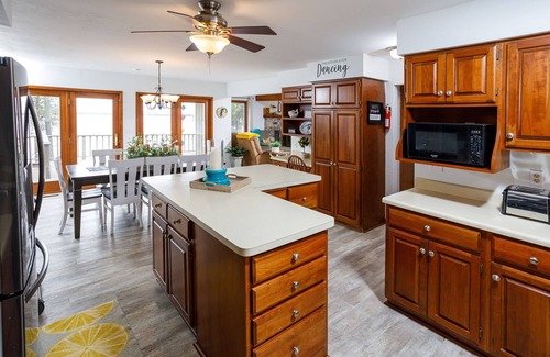 Sturgeon Bay Cabina | Sturgeon Bay Waterfront home- Second Story deck for sunsets!