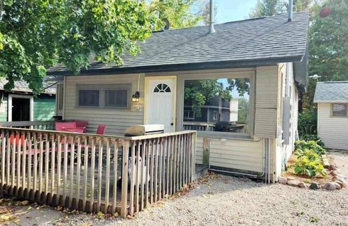 Fremont Cabina | Sturgeon Cabin - Waterfront resort on Fremont Wolf River