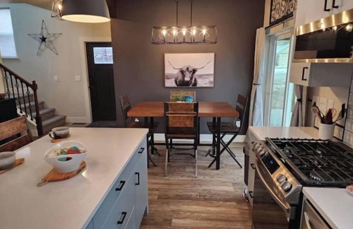 Helena Casa | Style and comfort in Helena! Easy access to any part of Helena. No cleaning fees