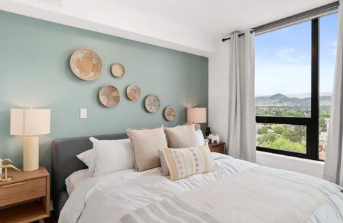 Cultural District Apartamento | Style and Luxury Stunning Downtown Kelowna Suite