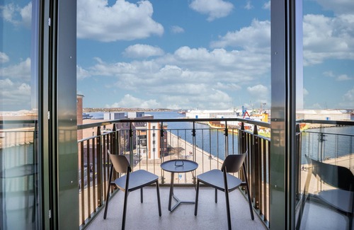 Wismar Apartamento | Stylisches Hafenapartment mit Balkon, Wlan, Saunanutzung und Tollem Hafenblick