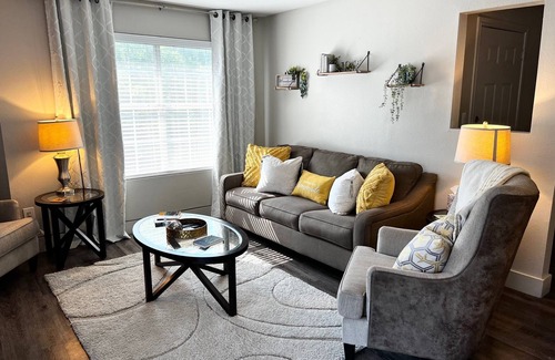 Parker Lane Apartamento | Stylish 1-Bed Apt w/ Gifts near Downtown & Airport