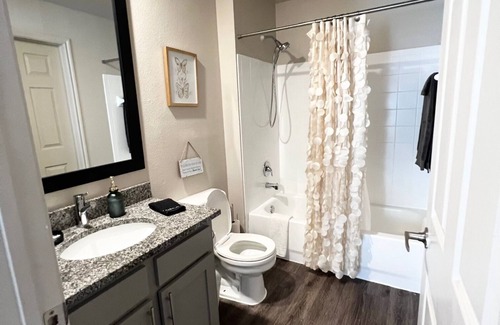 Parker Lane Apartamento | Stylish 1-Bed Apt w/ Gifts near Downtown & Airport