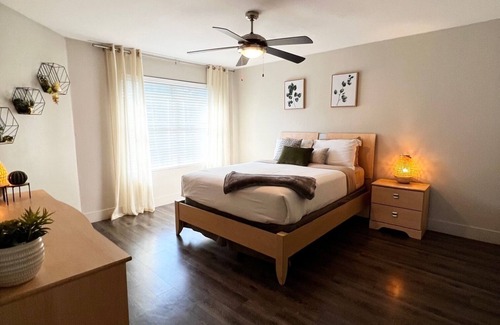 Parker Lane Apartamento | Stylish 1-Bed Apt w/ Gifts near Downtown & Airport