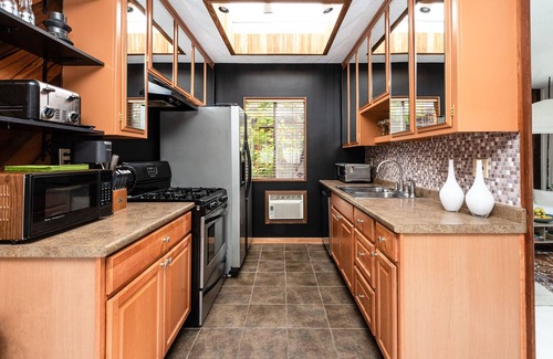 Silver Strand Apartamento | Stylish 1-bedroom, Just Steps to Beach in Marina del Rey Peninsula