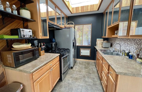 Silver Strand Apartamento | Stylish 1-bedroom, Just Steps to Beach in Marina del Rey Peninsula