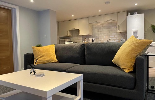 Trafford Apartamento | Stylish 1 Bedroom, 2 bed Basement Flat With Free Parking