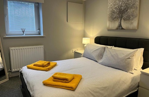 Trafford Apartamento | Stylish 1 Bedroom, 2 bed Basement Flat With Free Parking
