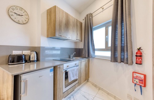 Bugibba Apartamento | Stylish 1-Bedroom Studio Bay Square 2